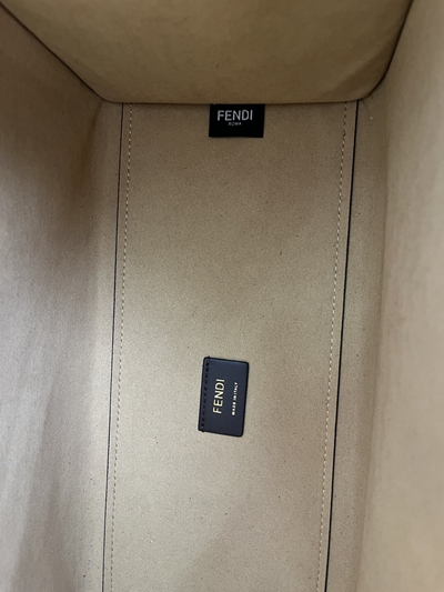 フェンディバッグ着用イメージ